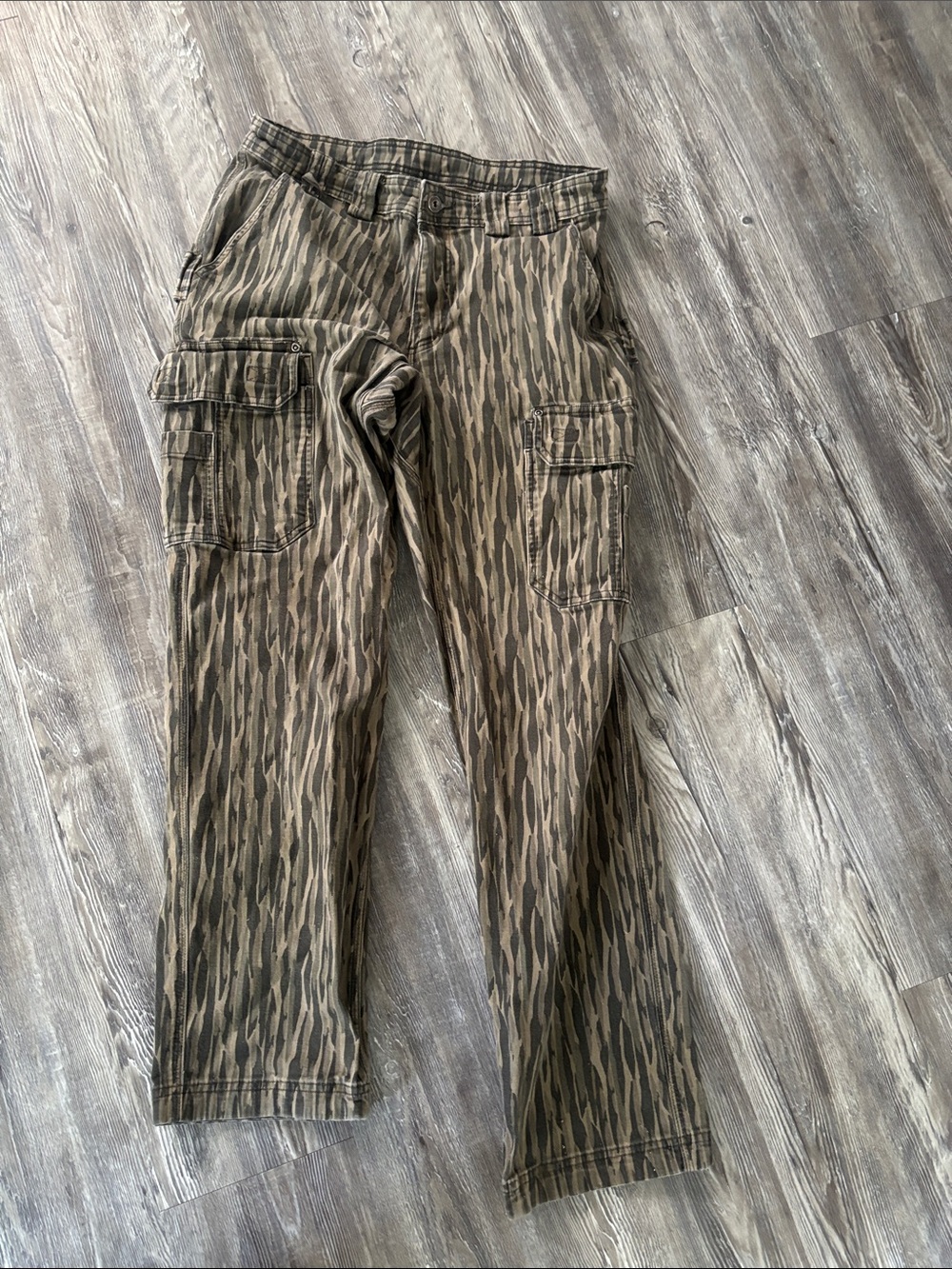 Duluth Trading Co Thatch Camo fire hose relaxed fit cargo pants